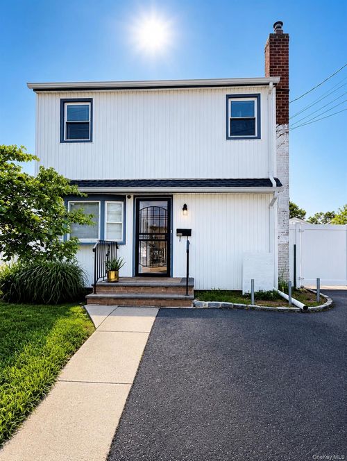 1800 Newbridge Rd, North Bellmore, NY, 11710-1636 | Card Image