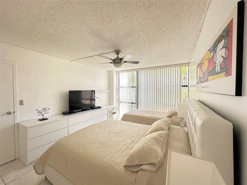 apt-321-17021 N Bay Rd, Sunny Isles Beach, FL, 33160-3620 | Card Image