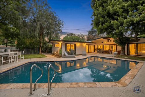 15456 Victory Blvd, Van Nuys, CA, 91401-2002 | Card Image