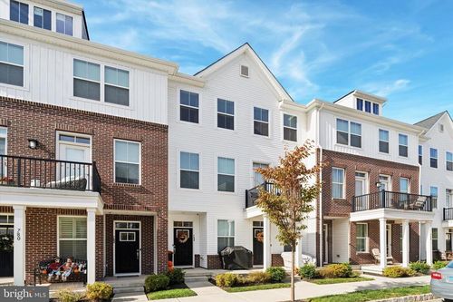 784 Ore St, PHOENIXVILLE, PA, 19460-1352 | Card Image