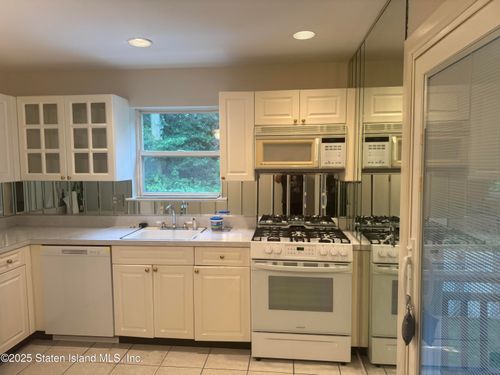 207 Lorraine Loop, Staten Island, NY, 10309-1522 | Card Image