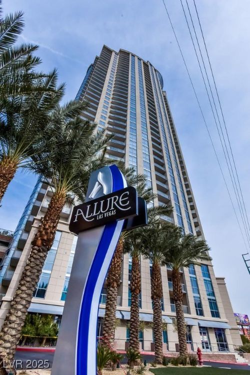 601-200 W Sahara Ave, Las Vegas, NV, 89102-5002 | Card Image