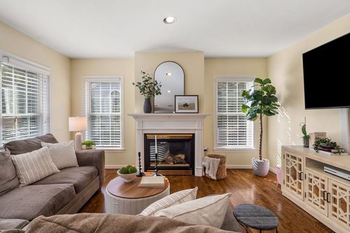 31 Exeter Farms Rd, Exeter, NH, 03833-4886 | Card Image