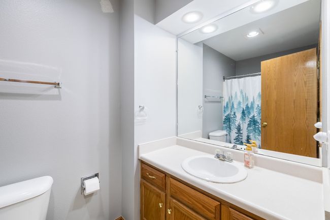 6923 Northview Dr, Home with 3 bedrooms, 3 bathrooms and null parking in Urbandale IA | Image 21