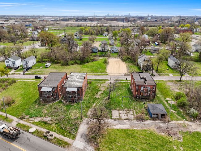 135 Stevens St, Home with 0 bedrooms, 12 bathrooms and null parking in Highland Park MI | Image 40