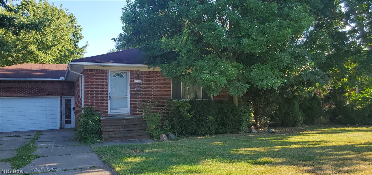 13700 Wolf Avenue, Sold in Garfield Heights Zoocasa