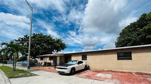 499 E 41st St, Hialeah, FL, 33013-2340 | Card Image