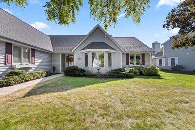 N28W22311 Foxwood Lane, House other with 3 bedrooms, 2 bathrooms and null parking in PEWAUKEE WI | Image 3