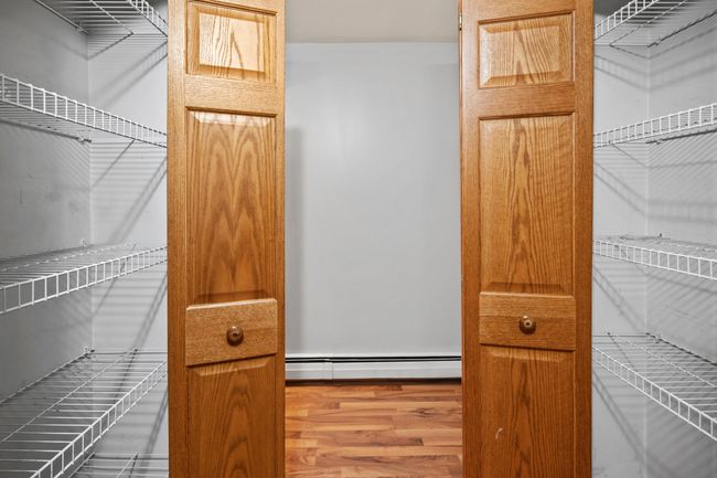 4050 W Rivers Edge Cir, Condo with 2 bedrooms, 1 bathrooms and null parking in Brown Deer WI | Image 9