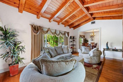 2039 Sw 17th St, Miami, FL, 33145-2115 | Card Image