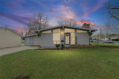 708 W Roselawn St, Danville, IL, 61832-2263 | Card Image