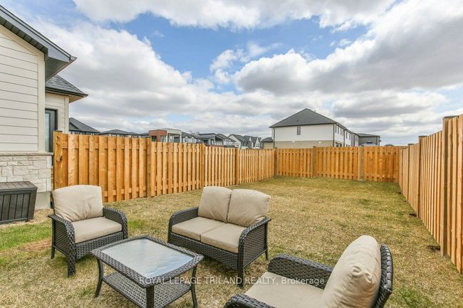 6713 Hayward Dr, House attached with 3 bedrooms, 3 bathrooms and 1 parking in London ON | Image 32