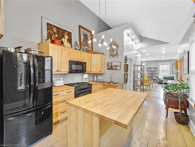 80 Ferrie St W, House other with 2 bedrooms, 2 bathrooms and 1 parking in Hamilton ON | Image 13