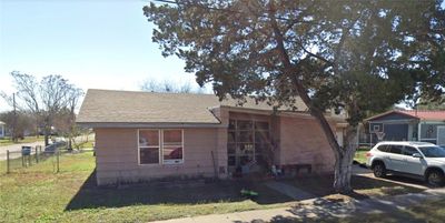 610 E Hayes Street, House other with 3 bedrooms, 1 bathrooms and null parking in Beeville TX | Image 3