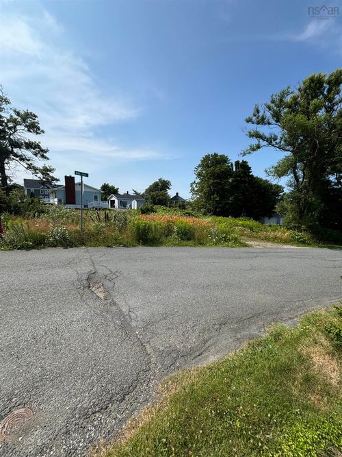 718 Main St, Glace Bay, NS, B1A4Y5 | Card Image