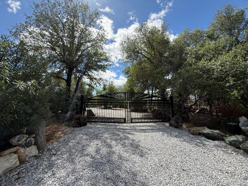 12333 Quartz Hill Rd, Redding, CA, 96003-1070 | Card Image