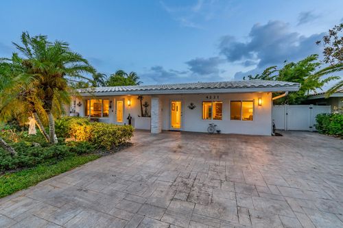 4221 Ne 16th Ave, Oakland Park, FL, 33334-5477 | Card Image