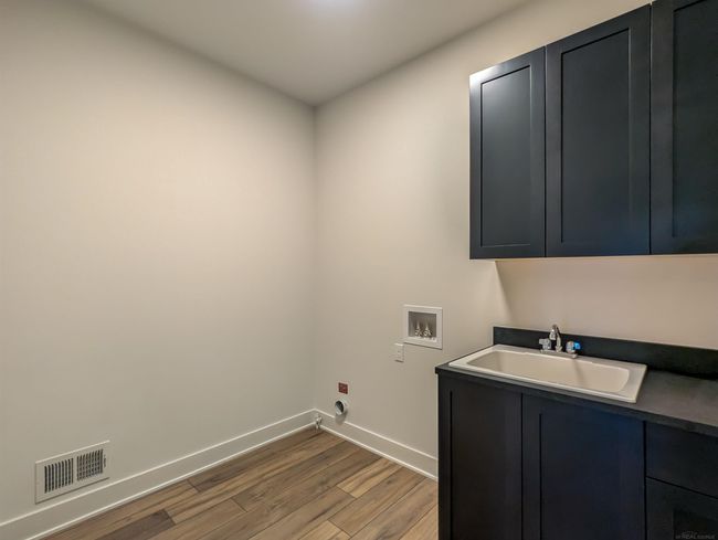 Laundry Room | Image 46