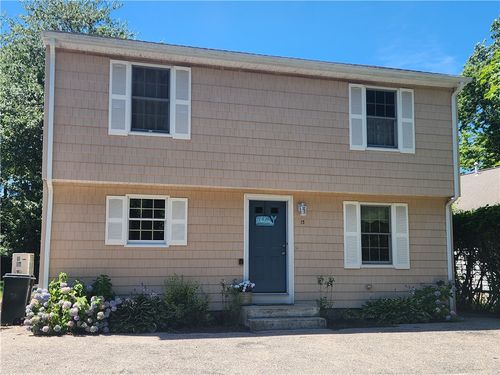 13 Deangelis St, Narragansett, RI, 02882-5518 | Card Image