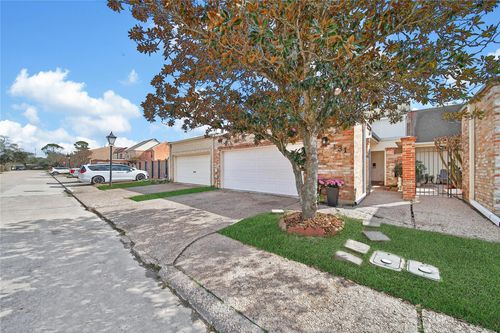 131 Phanturn Ln, Bellaire, TX, 77401-2607 | Card Image
