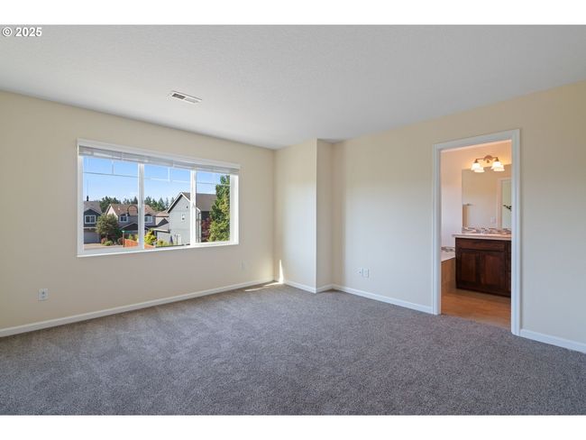 16085 Se Kingbird Dr, House attached with 3 bedrooms, 3 bathrooms and 1 parking in Clackamas OR | Image 21