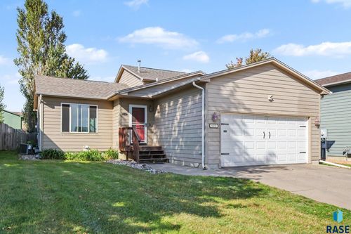 537 S Whitewood Ave, Sioux Falls, SD, 57106-8424 | Card Image
