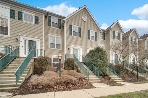 unit-5-2426 Courtyard Cir, Aurora, IL, 60506-6647 | Card Image