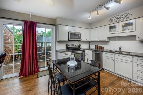 911-911 21st Avenue Ne, Hickory, NC, 28601 | Card Image