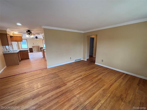 15435 Cameron St, Southgate, MI, 48195-2603 | Card Image