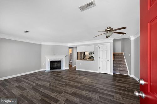 12125 Salemtown Dr, WOODBRIDGE, VA, 22192-6271 | Card Image