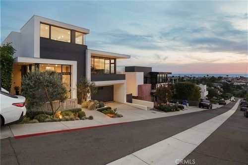724 24th Pl, Hermosa Beach, CA, 90254-2608 | Card Image