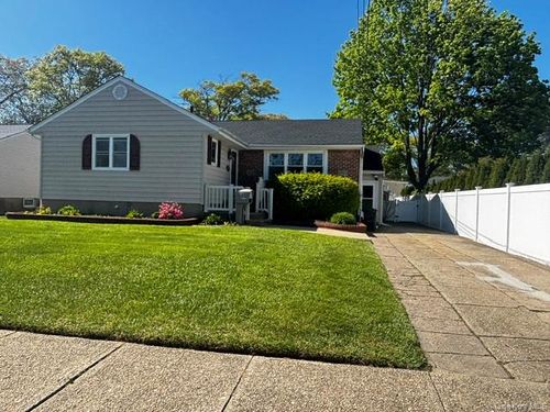 185 Audley Ct, Copiague, NY, 11726-4441 | Card Image