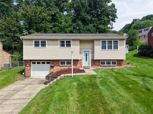 110 York Dr, Ross Twp, PA, 15214 | Card Image
