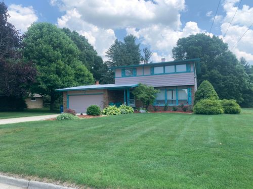 130 Southwoods Ave, Fremont, MI, 49412-1752 | Card Image