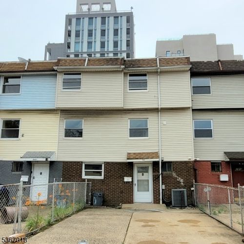 10 Saddlewood Ct, Jersey City, NJ, 07302-2526 | Card Image