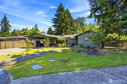 14215 55th Ave Ne, Marysville, WA, 98271-6615 | Card Image