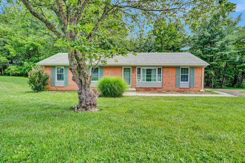 86 British Woods Dr, Roanoke, VA, 24019-8242 | Card Image
