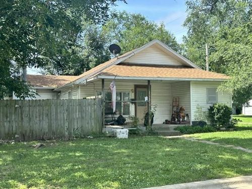 1329 W Allison St, Nevada, MO, 64772-1901 | Card Image