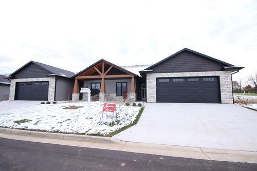 11-353 Ridge View Dr, Milton, WI, 53563-9522 | Card Image