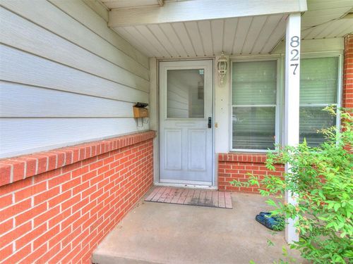 827 N Berry Rd, Norman, OK, 73069-7545 | Card Image