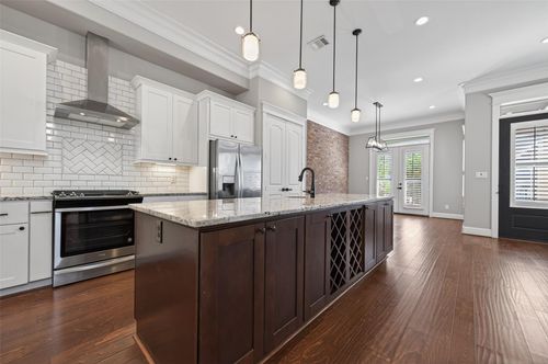 823 W 21st St, Houston, TX, 77008-3513 | Card Image