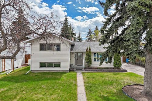 4039 5 Ave Sw, Calgary, AB, T3C0C2 | Card Image