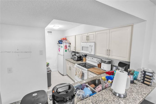 APT-104 - 18810 Nw 57 Th Ave, Condo with 2 bedrooms, 2 bathrooms and null parking in Hialeah FL | Image 16