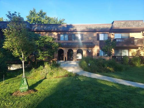 apt-204-8100 Woodglen Ln, Downers Grove, IL, 60516-4574 | Card Image