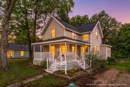 1323 4th Ave, Lake Odessa, MI, 48849-1303 | Card Image