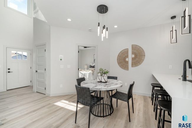 8613 W Shoreline Pl, Townhouse with 3 bedrooms, 3 bathrooms and null parking in Sioux Falls SD | Image 7