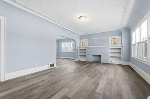 2875 N 50th St, Milwaukee, WI, 53210-1654 | Card Image