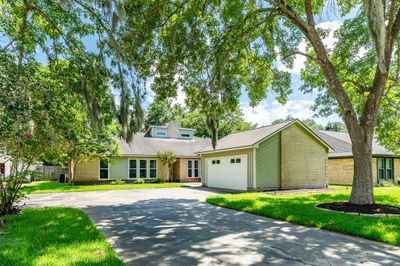 59 Bayberry Court, House other with 3 bedrooms, 2 bathrooms and null parking in Lake Jackson TX | Image 1