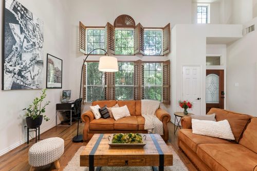 27 Medley Ln, The Woodlands, TX, 77382-1083 | Card Image