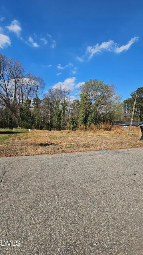 112 W Pine Ave, Holly Springs, NC, 27540-9586 | Card Image